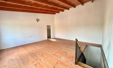VENTA Casa con patio verde y 2 dormitorios