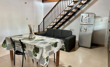 VENTA Casa con patio verde y 2 dormitorios