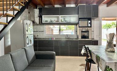 VENTA Casa con patio verde y 2 dormitorios