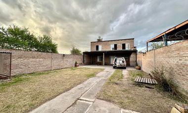 VENTA Casa con patio verde y 2 dormitorios