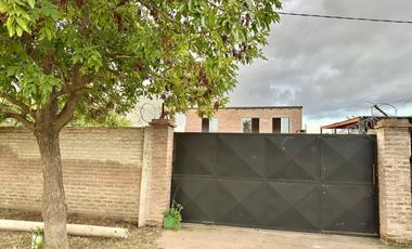 VENTA Casa con patio verde y 2 dormitorios