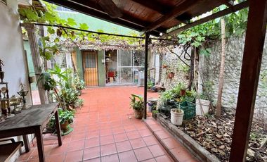 Casa + 2 departamentos en José Marmol