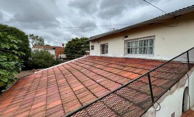 Casa + 2 departamentos en José Marmol