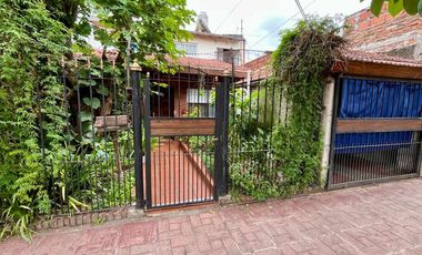 Casa + 2 departamentos en José Marmol