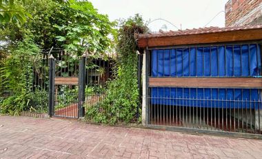 Casa + 2 departamentos en José Marmol