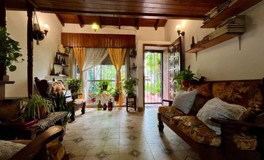 Casa + 2 departamentos en José Marmol