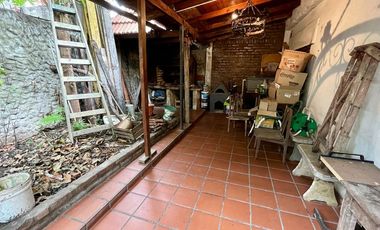 Casa + 2 departamentos en José Marmol