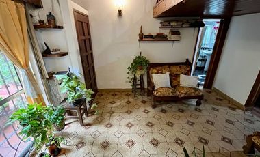 Casa + 2 departamentos en José Marmol