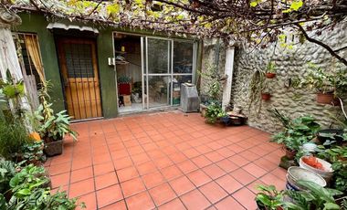 Casa + 2 departamentos en José Marmol