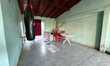 CASA VENTA 4 AMB CLAYPOLE GRAN JARDÍN Y GARAGE