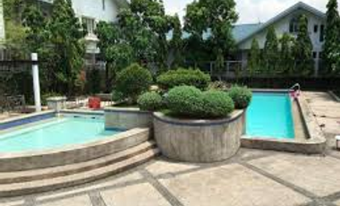 4BR Townhouse with Garden & 2-Carport FOR SALE in Woodside Homes, Quezon City