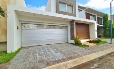 Casa en Venta en Lomas del Sol | Amplio Jardín