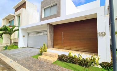 Casa en Venta en Lomas del Sol | Amplio Jardín