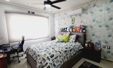 Casa en Venta en Lomas del Mar | Amplio Jardín