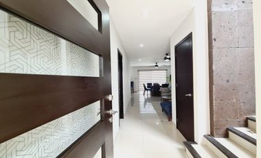 Casa en Venta en Lomas del Sol | Amplio Jardín