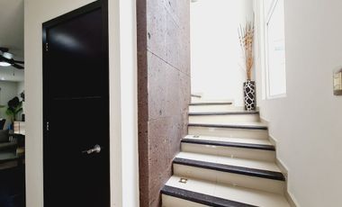 Casa en Venta en Lomas del Sol | Amplio Jardín