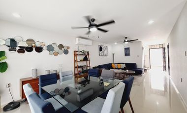 Casa en Venta en Lomas del Mar | Amplio Jardín