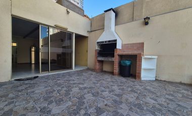 Se vende depto en AV. Brasil de 3D+2B+2Est y 1 Bod + 1D y 1B de servicio a  8.500 UF