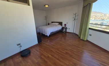 Se vende depto en AV. Brasil de 3D+2B+2Est y 1 Bod + 1D y 1B de servicio a  8.500 UF