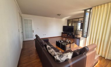 Se vende depto en AV. Brasil de 3D+2B+2Est y 1 Bod + 1D y 1B de servicio a  8.500 UF