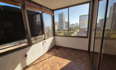 Se vende depto en AV. Brasil de 3D+2B+2Est y 1 Bod + 1D y 1B de servicio a  8.500 UF