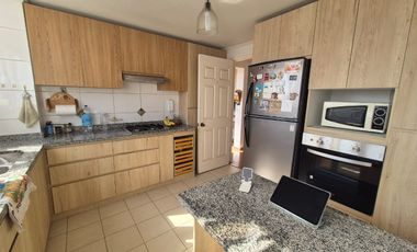 Se vende depto en AV. Brasil de 3D+2B+2Est y 1 Bod + 1D y 1B de servicio a  8.500 UF