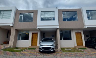 CASA EN VENTA HUACHI LA JOYA CONJUNTO PREMIUM 4