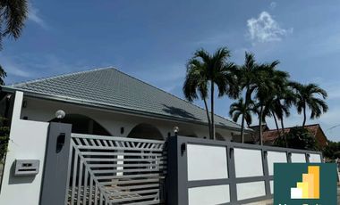 Pool villa for sale and rent 3 Bedrooms Bathrooms in East Pattaya