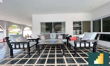 Pool villa for sale and rent 3 Bedrooms Bathrooms in East Pattaya