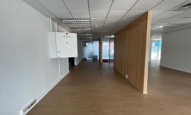 ARRIENDO Oficina en Primer Piso de 270,30 m2, Ciudad Empresarial de Huechuraba