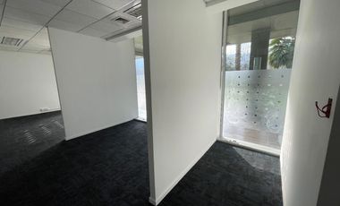 ARRIENDO Oficina en Primer Piso de 270,30 m2, Ciudad Empresarial de Huechuraba