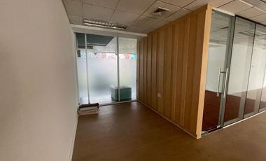 ARRIENDO Oficina en Primer Piso de 270,30 m2, Ciudad Empresarial de Huechuraba