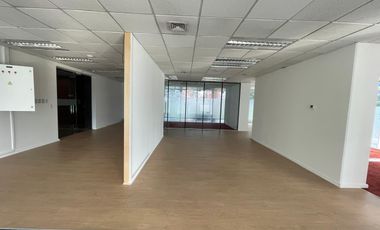 ARRIENDO Oficina en Primer Piso de 270,30 m2, Ciudad Empresarial de Huechuraba