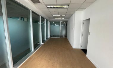 ARRIENDO Oficina en Primer Piso de 270,30 m2, Ciudad Empresarial de Huechuraba