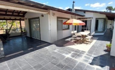 Casa en venta - 3 Dormitorios 3 Baños - Villa Gesell