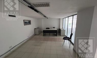 Local alquiler centro, 360 m2 en dos plantas, con salón comercial, oficinas y 4 baños