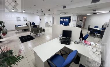 Local alquiler centro, 360 m2 en dos plantas, con salón comercial, oficinas y 4 baños