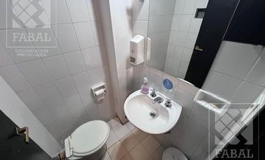 Local alquiler centro, 360 m2 en dos plantas, con salón comercial, oficinas y 4 baños