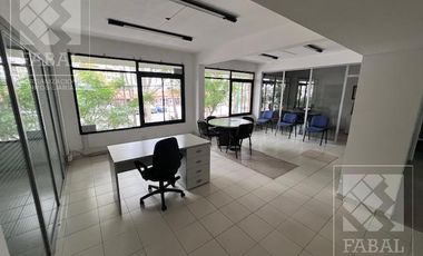 Local alquiler centro, 360 m2 en dos plantas, con salón comercial, oficinas y 4 baños
