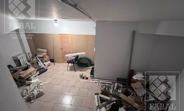 Local alquiler centro, 360 m2 en dos plantas, con salón comercial, oficinas y 4 baños