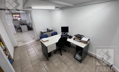 Local alquiler centro, 360 m2 en dos plantas, con salón comercial, oficinas y 4 baños