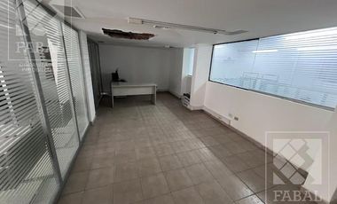 Local alquiler centro, 360 m2 en dos plantas, con salón comercial, oficinas y 4 baños