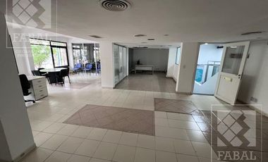 Local alquiler centro, 360 m2 en dos plantas, con salón comercial, oficinas y 4 baños