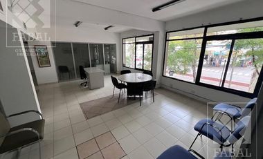 Local alquiler centro, 360 m2 en dos plantas, con salón comercial, oficinas y 4 baños