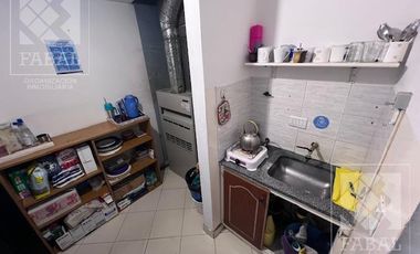 Local alquiler centro, 360 m2 en dos plantas, con salón comercial, oficinas y 4 baños