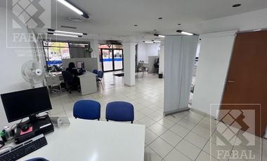 Local alquiler centro, 360 m2 en dos plantas, con salón comercial, oficinas y 4 baños
