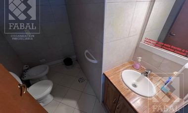 Local alquiler centro, 360 m2 en dos plantas, con salón comercial, oficinas y 4 baños