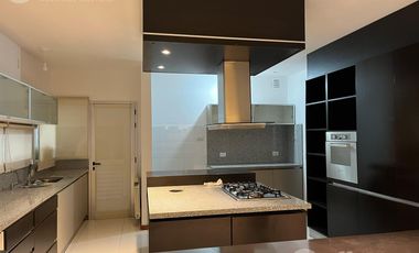 Hermosa Casa de Alta Categoría en 4 Hojas - 4 Dormitorios y Pileta