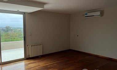 Hermosa Casa de Alta Categoría en 4 Hojas - 4 Dormitorios y Pileta