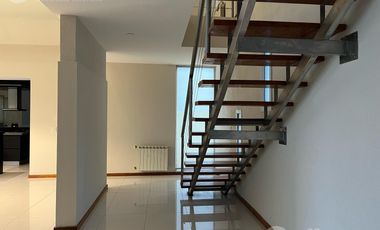 Hermosa Casa de Alta Categoría en 4 Hojas - 4 Dormitorios y Pileta